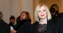 Elegantan look za premijeru predstave: Jadranka Sloković izgleda bolje nego ikad